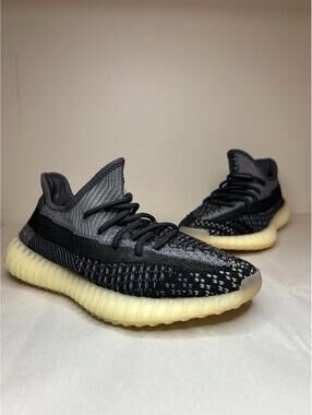 Size 5.5 - adidas Yeezy Boost 350 V2 Low Carbon